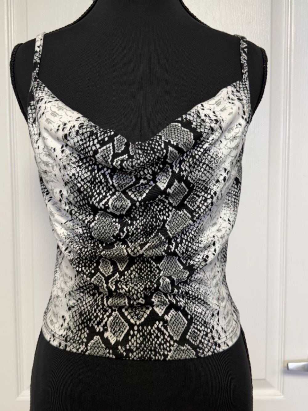 Forever 21 Black White Snakeskin Print Cowl Neck Stretch Tank Top Size M